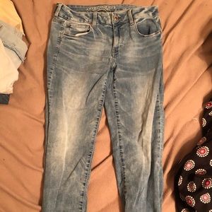 straight/skinny american eagle jeans size 10